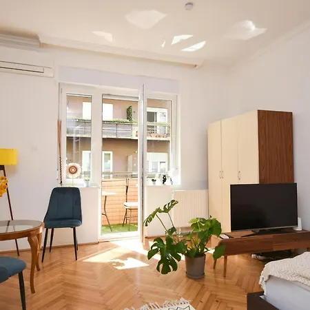 Apartment Castle Nest *