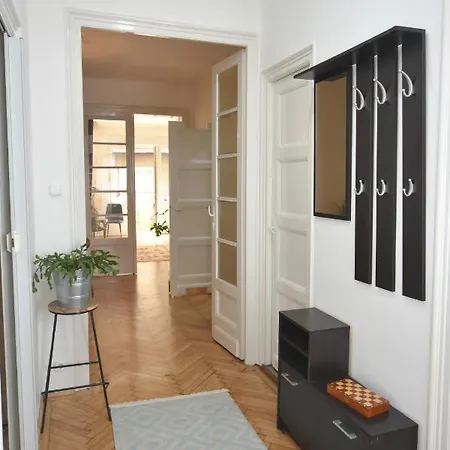 Castle Nest Apartament *